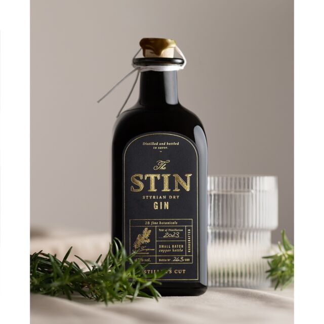 News from the distillery: The Distiller’s Cut enters the next round - with a special ingredient, apricots! 🍑 With only 999 bottles, it is a true collector’s edition. Our exclusive insider tip and a must for connoisseurs and gourmets.🍾✨ #stingin #stin #newsfromthesistillery #stindistillery #distillerscut #distillerscut2023 #limitededition